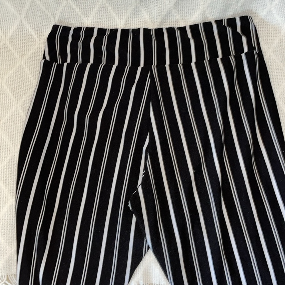 NWOT No Boundaries Black & White Striped pants. Wide bottom. Size 2X. (19). - Picture 4 of 4